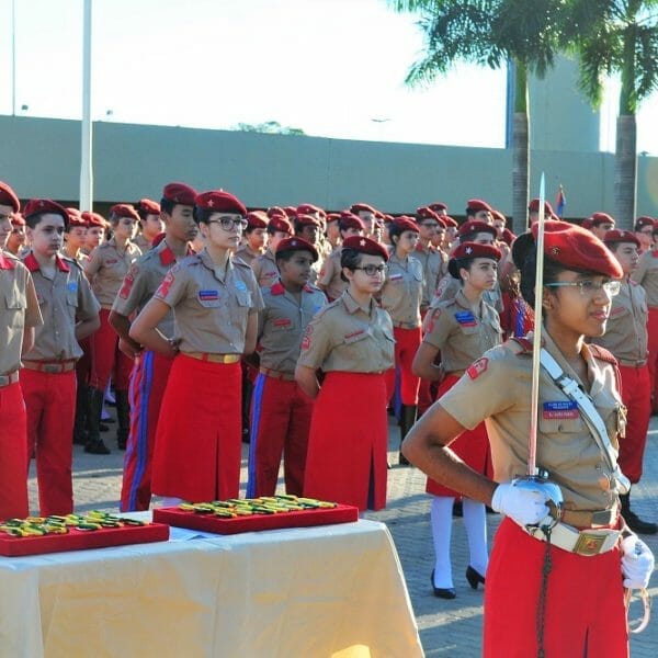 Desfile de alunos do Colégio Militar de Brasília