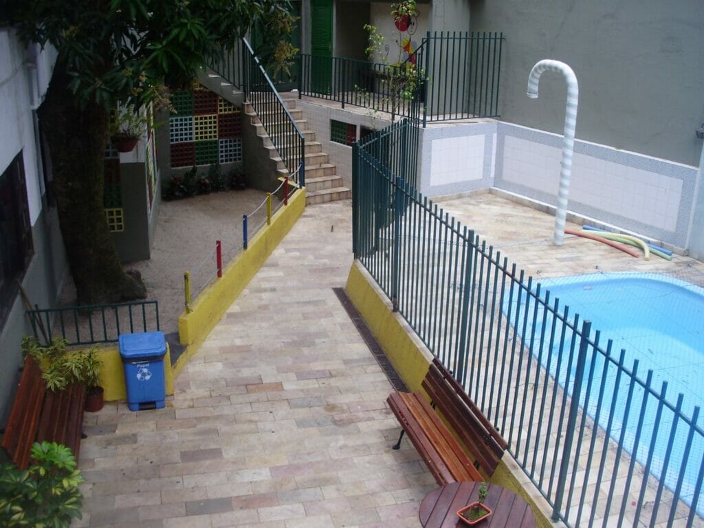 escola mater piscina