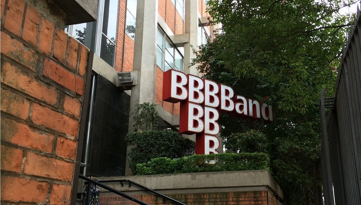 Fachada do colégio Bandeirantes, na Vila Mariana