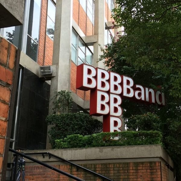 Fachada do colégio Bandeirantes, na Vila Mariana