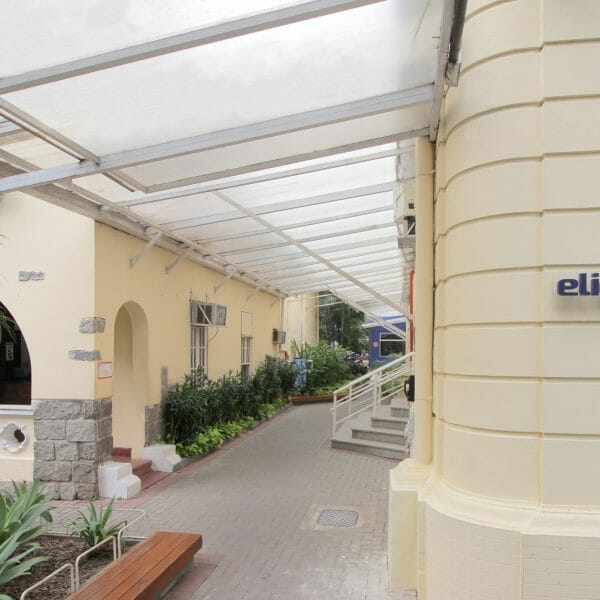 fachada do colégio eliezer max no rio de janeiro