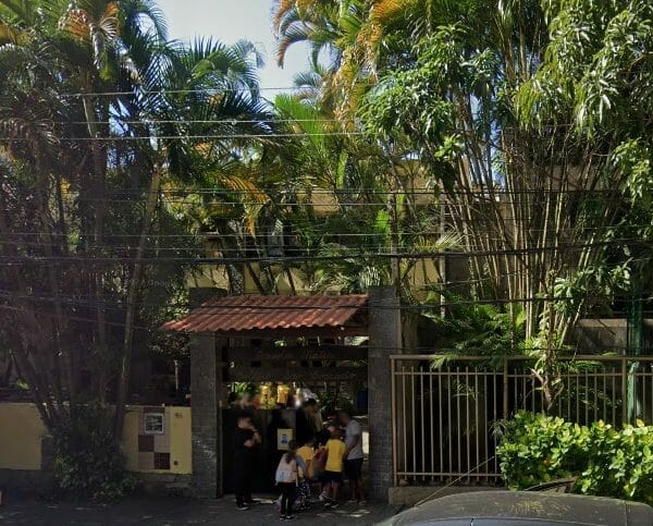 fachada da escola mater-colégio são conrado, no bairro de são conrado-RJ