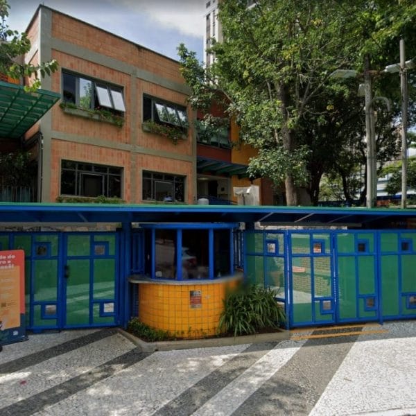 fachada da escola móbile, em moema, sp