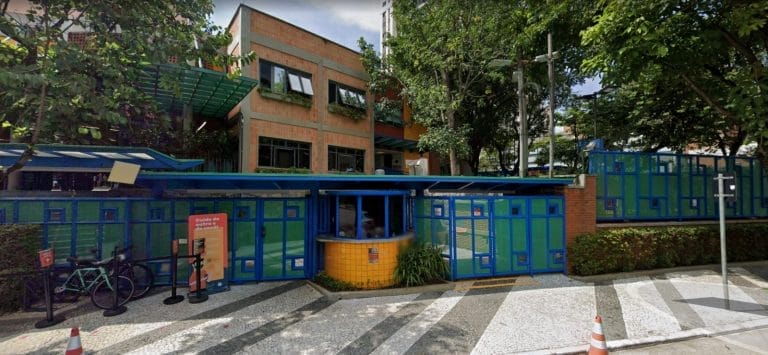 fachada da escola móbile, em moema, sp