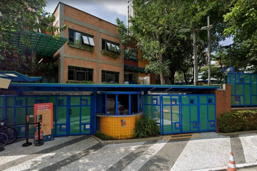 fachada da escola móbile, em moema, sp