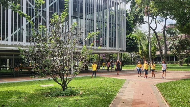 fachada da biblioteca do colégio santa cruz em SP