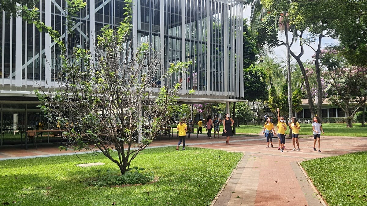 fachada da biblioteca do colégio santa cruz em SP