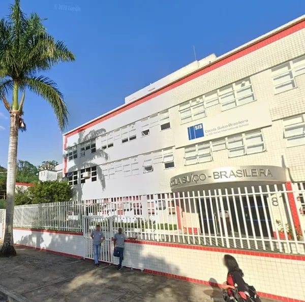 fachada da escola suiço-brasileira do rj