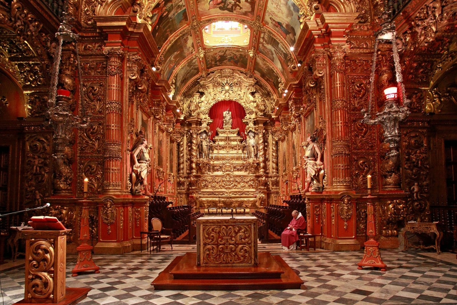 interior do monteiro de são bento, no rio de janeiro